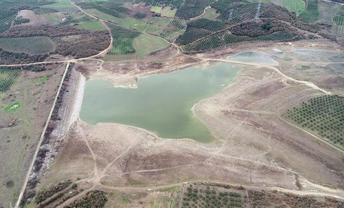 Bursa'da tarım arazilerine hayat veren Kocayusuf Göleti, kurudu