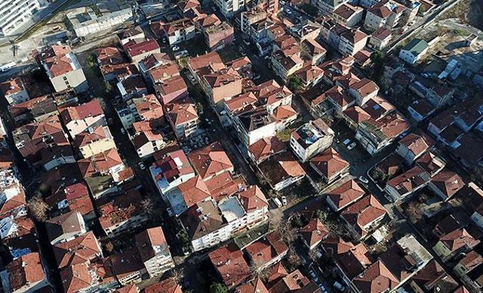 Fikirtepe'de boşaltılan binalarda yaşamaya devam ediyorlar