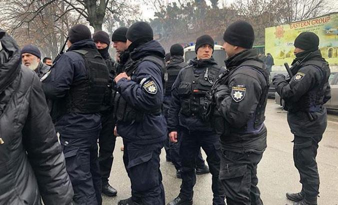 Kiev'de polis cami girişinde kimlik kontrolü yaptı: Çok sayıda gözaltı