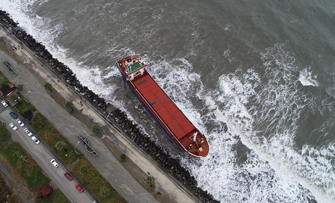 Karaya oturan gemi kurtarıldı