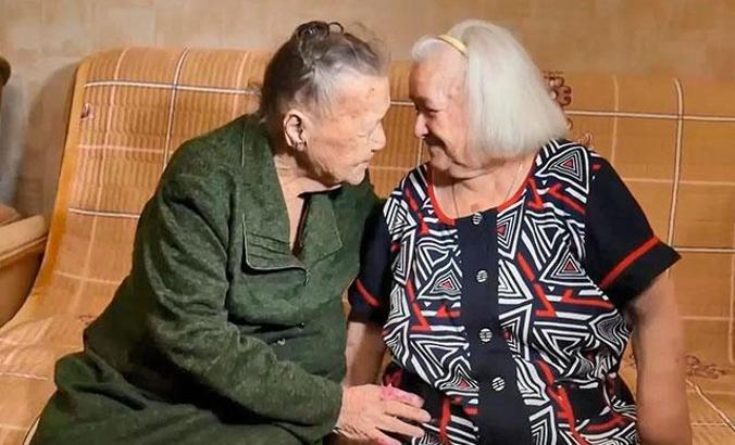 Savaşın ayırdığı kız kardeşler 78 yıl sonra buluştu
