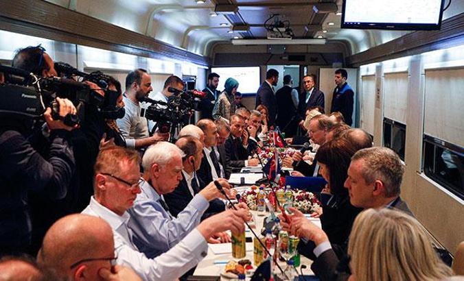 Büyükelçiler 'Doğu Ekspresi'nde toplantı yaptı