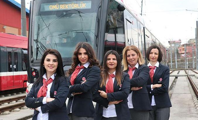 Samsun'da tramvayın kadın makinistleri