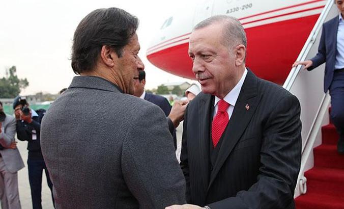 Cumhurbaşkanı Erdoğan Pakistan’da resmi törenle karşılandı