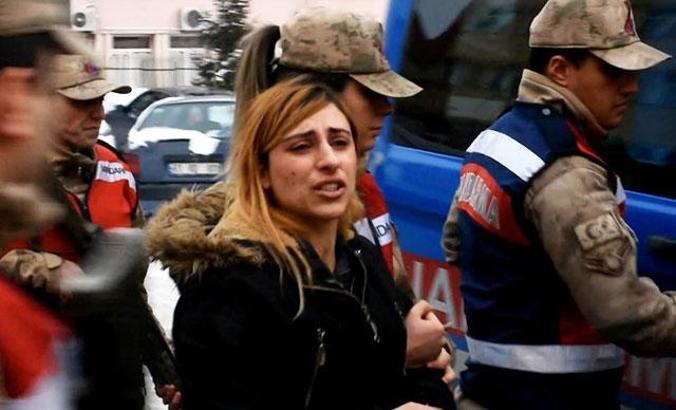 Cezaevi firarisi kadın, evinde yaptırdığı gizli bölmede yakalandı