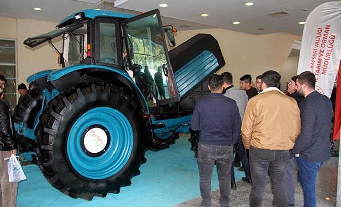 Yerli ve milli elektrikli traktöre yoÄŸun ilgi