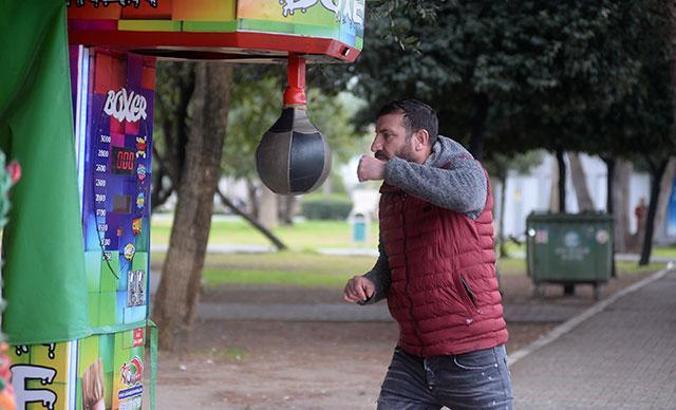 Adana'da hırsızlar boks makinelerine dadandı