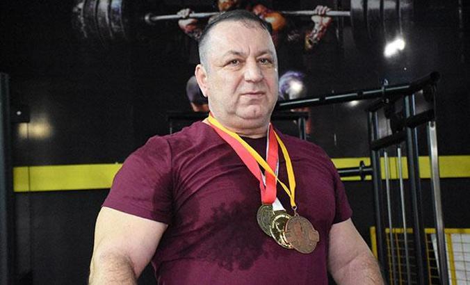 Zayıflamak için başladığı halterde dünya şampiyonu oldu