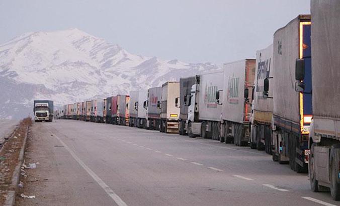 İran'a açılan Gürbulak kapatıldı, TIR kuyruğu 5 kilometreye ulaştı