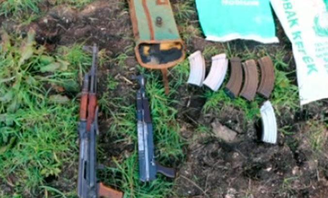 Çiftlikte kalaşnikof tüfekler ile hücum yelekleri ele geçirildi