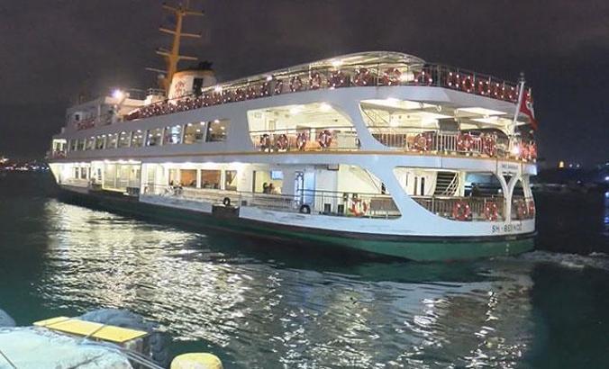 İstanbul'da şehir hatları vapurları gece de hizmet vermeye başladı