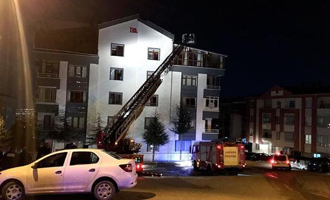 Ankara'da apartmanın çatısında yangın