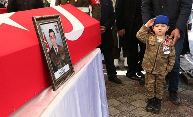 Şehit Uzman Onbaşı Gülaştı'ya yeğeninden asker selamı ile veda