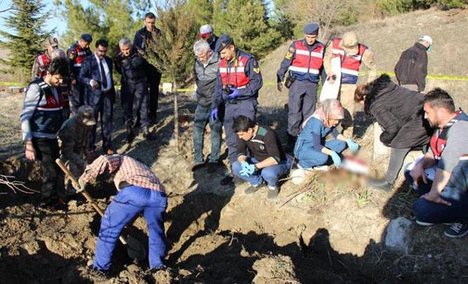 8 yıldır aranan Ahmet'i, babası baltayla öldürüp avluya gömmüş