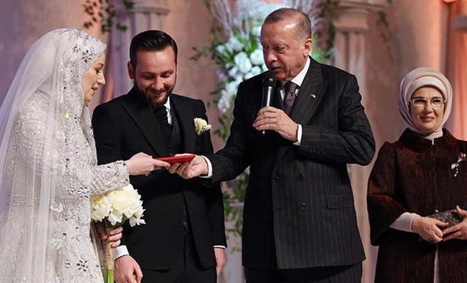 Cumhurbaşkanı Erdoğan yeğeninin nikah şahitliğini yaptı