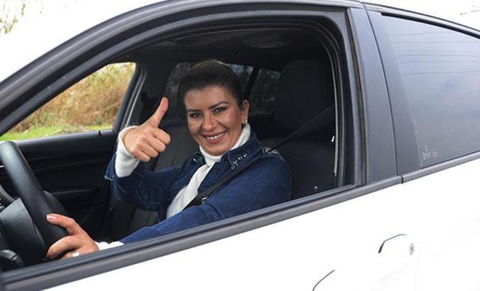 Fobisini yendi, 4 bin sürücüyü trafiğe çıkardı