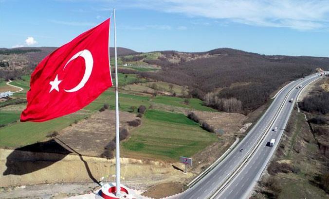 Türkiye'nin en büyük bayrağı, Samsun'da dalgalanıyor