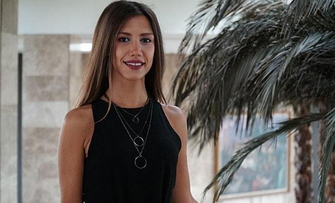 “Stresli insanlar ellerini yüzüne götürüyor”