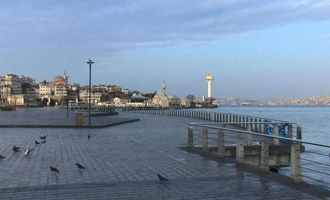 Üsküdar Meydanı ve sahilinde sessizlik