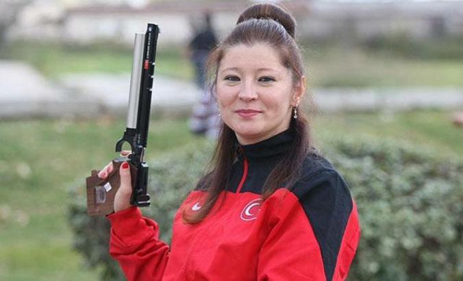 Paralimpik sporcu Aysel Özgan’dan "Evde kal" çağrısı