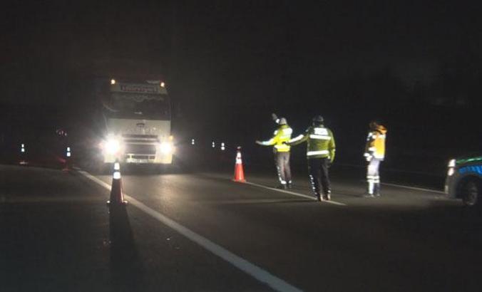 Silivri'de İstanbul'a giriş çıkışlarda kontroller gece de devam etti