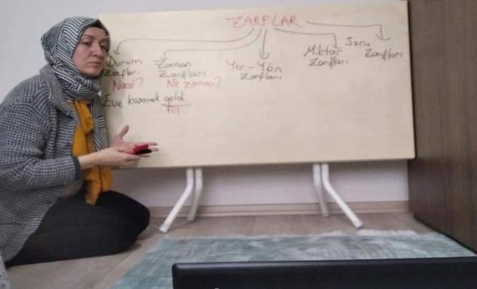 Çalışma masasını tahta yapmıştı…Öğrencilerinin kahramanı oldu