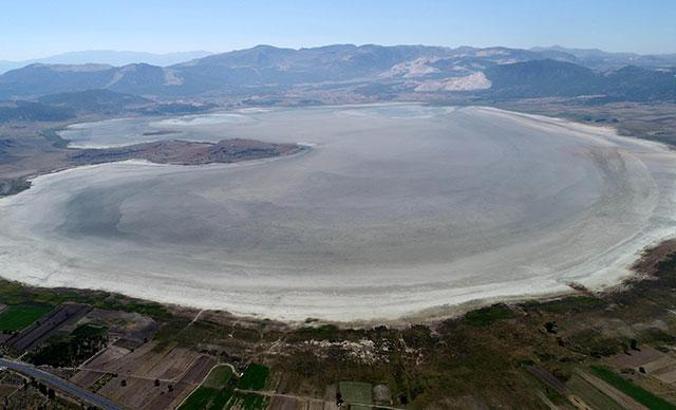 60 yılda, Van Gölü'nün üç katı göl kurudu