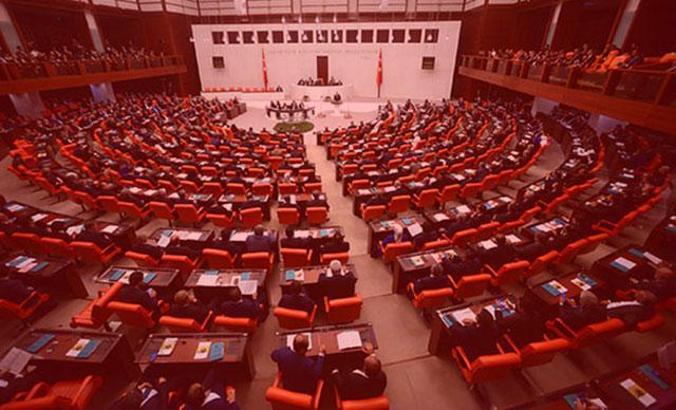 AK Parti'den, üniversitelerde yazın telafi eğitimi yapılması için teklif