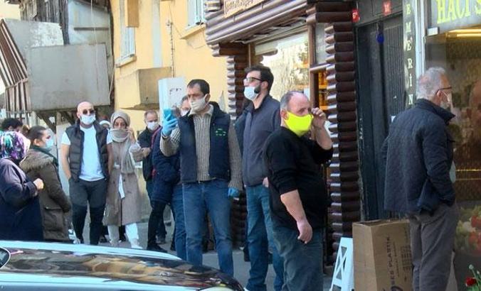 "Turşucu köyü"nde turşucular önünde kuyruk