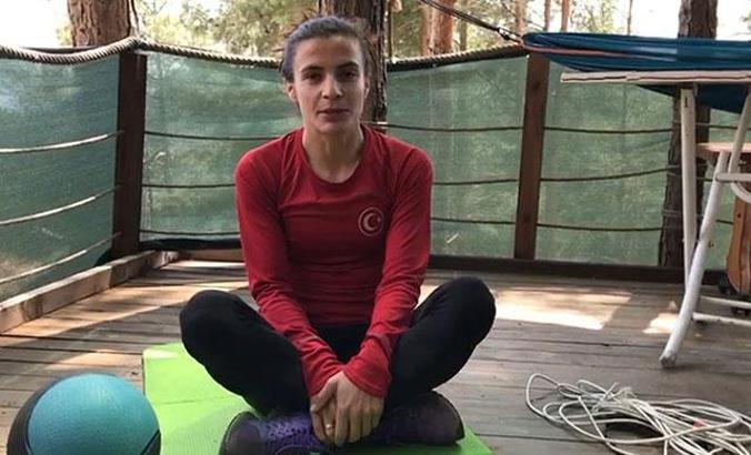 Milli atlet Yasemin Can Arslan ve minik sporculardan "Evde kal" mesajı