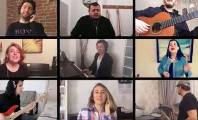 Öğretmenler, evlerinden 'Memleketim' şarkısını söyledi