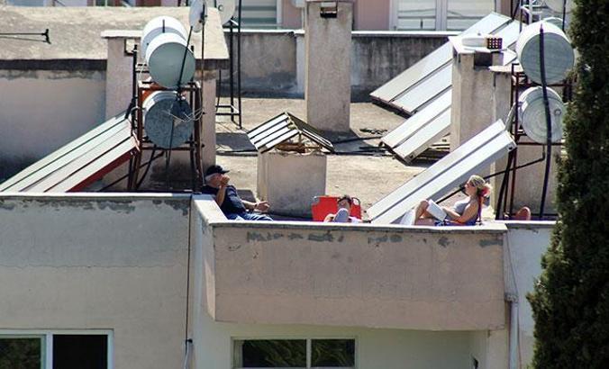 Sokağa çıkamayınca, damlara çıktılar