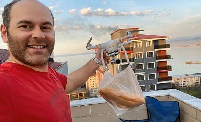Ekmeğini marketten drone ile aldı
