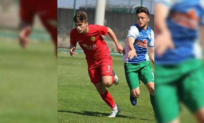 Eskişehirsporlu futbolcu Kaan Öztürk, kazada yaşamını yitirdi