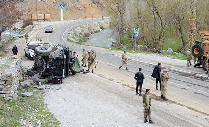Van'da askeri araç devrildi: 6 yaralı