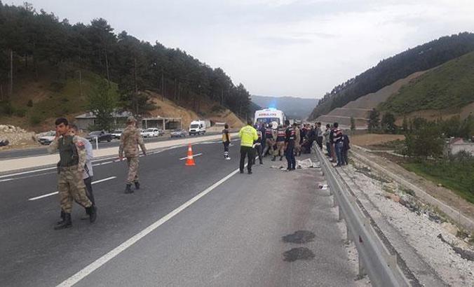 Kamyonetin çarptığı genç hayatını kaybetti