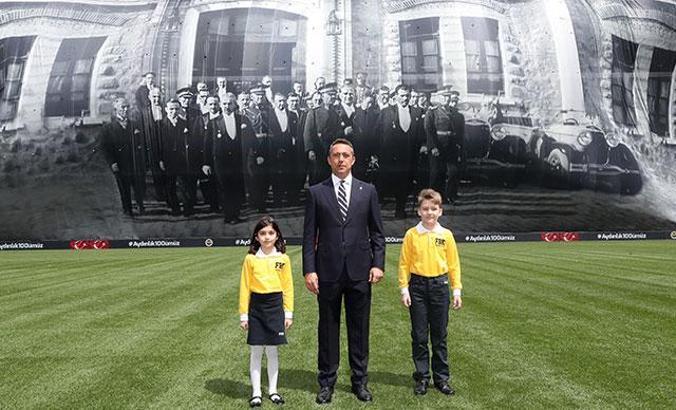 Fenerbahçe'den Atatürk'lü 'en büyük pankart' ile 23 Nisan kutlaması