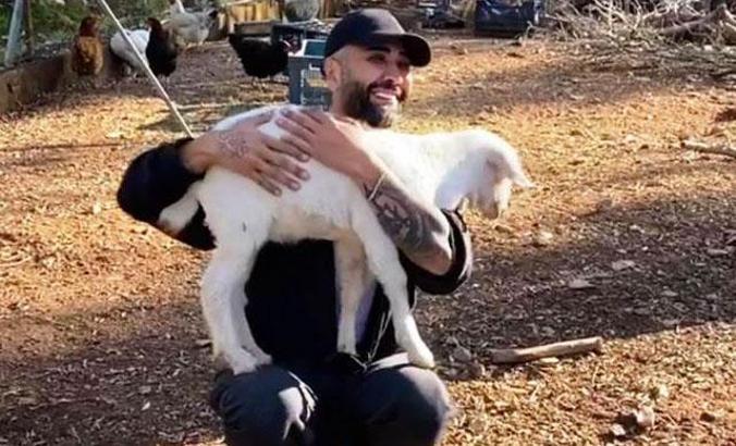 Şarkıcı Tan Taşcı, Bodrum'daki evinde izole oldu