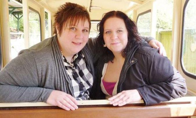 İngiltere'de ikiz hemşireler 72 saat arayla koronavirüse yenik düştü