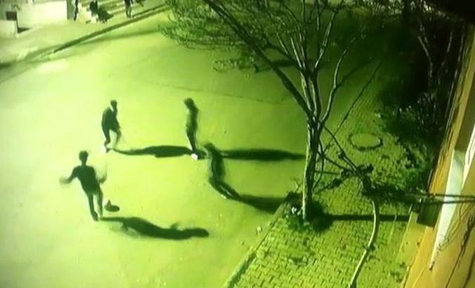 Yasağa rağmen sokakta top oynayan çocuklar güvenlik kamerasına yakalandı