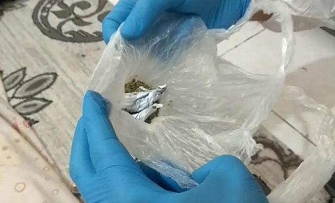 Uyuşturucuyla yakalandı kendisini, ‘Karım çocuğa içiriyor’ diye savundu