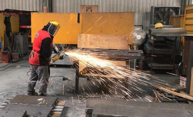 Koronavirüse rağmen fabrikada üretim devam ediyor