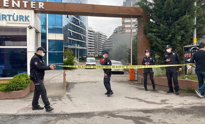 Pendik'te rezidansın otoparkında yangın paniği