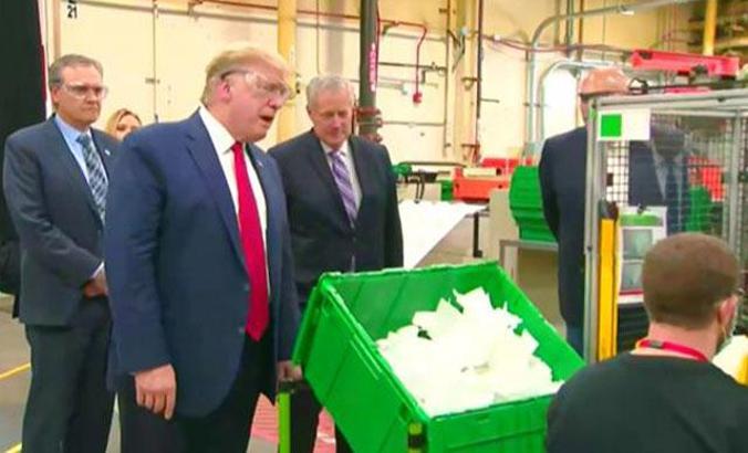 Trump’tan maske üretim tesisine "maskesiz" ziyaret
