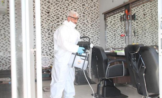 Bursa'da, kuaför ve berberler dezenfekte edildi