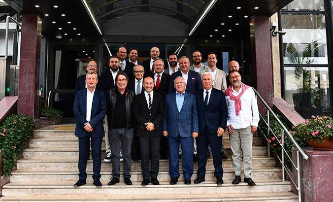 İzmir Büyükşehir'den kulüplere destek