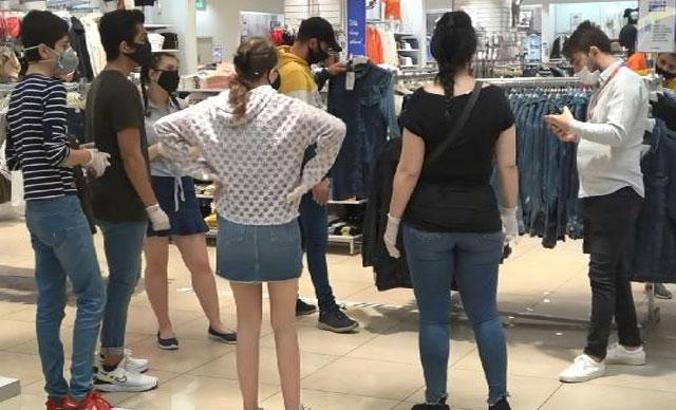 42 gün sonra sokağa çıktılar