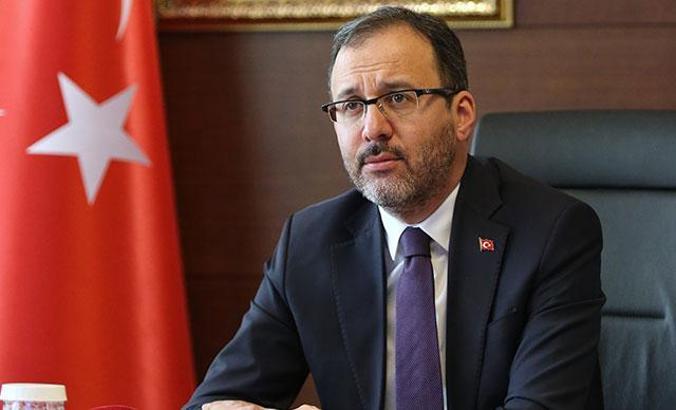 Bakan Kasapoğlu, milli sporcularla saat 19.19'da İstiklal Marşı'nı okudu