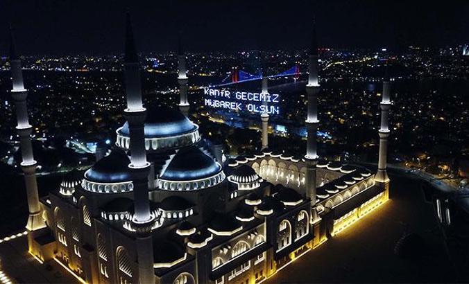 Çamlıca Camii Kadir Gecesi'nde havadan görüntülendi