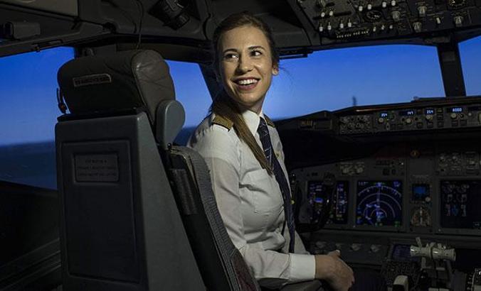 THY'nin tarihi uçuşunda en genç kaptan pilotu Selin Sevimli görev aldı